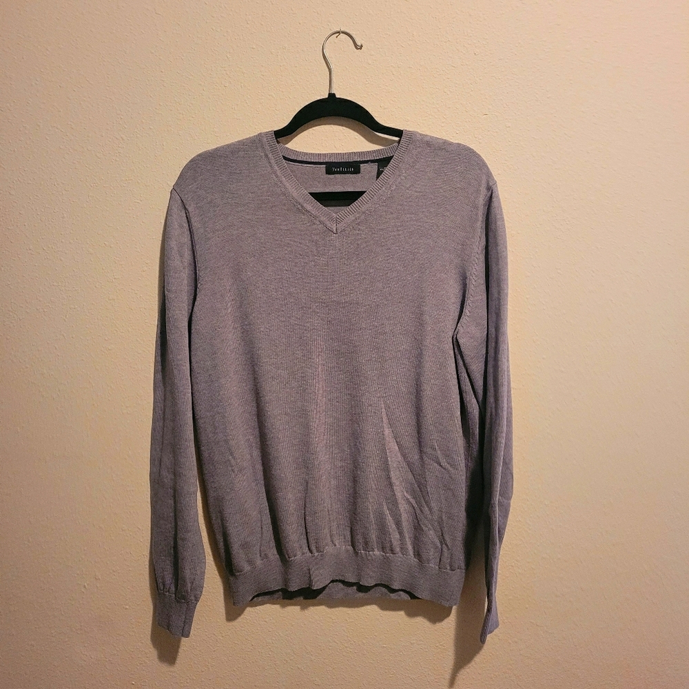 A nice!! barely worn Van Heusen v-neck sweater👌🏼